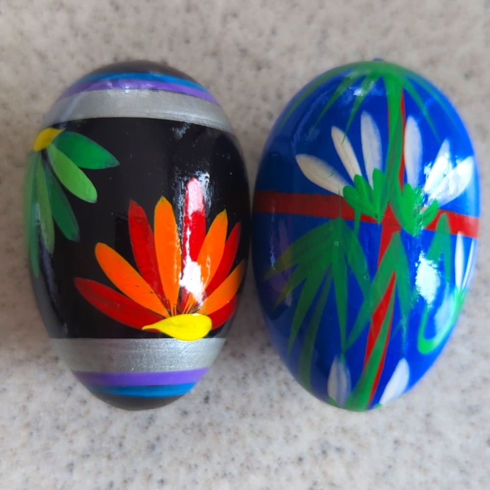 2 collector wooden eggs hand painted from a Poland artist!